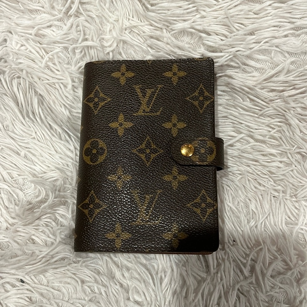 Louis Vuitton Agenda with original Louis Vuitton paper